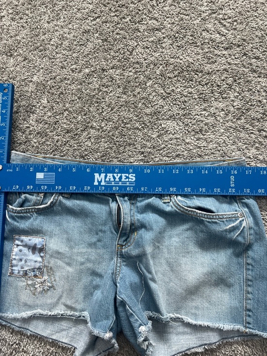 Old Navy Women’s Light Blue Denim Cutoff Patchwork Embroidered Shorts - Size 12 - Picture 5 of 6